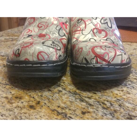 Women's Klogs LOVE Hearts Patent Leather 8M Nurse work CUTE AND COMFY clogs shoe - Picture 12 of 12